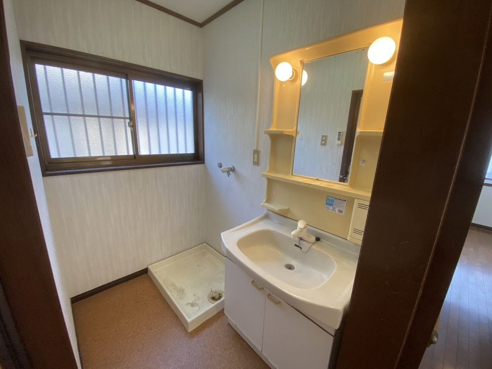 丹波市氷上町横田の中古一戸建の洗面所|脱衣、洗濯機置場
