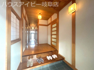 【玄関】 | 各務原市那加雄飛が丘！趣のある日本家屋の築29年！リフォーム済みです♪お車スペース2台可能！ | 各務原市那加雄飛が丘！趣のある日本家屋の築29年！リフォーム済みです♪お車スペース2台可能！