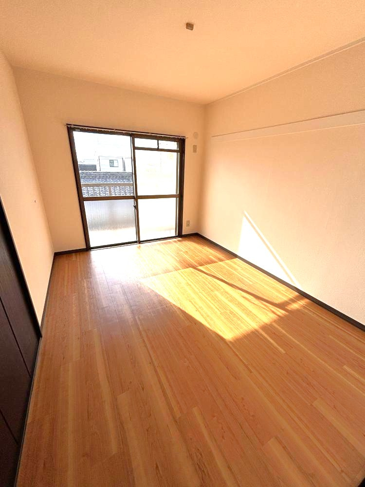 タウンコート二本木の洋室