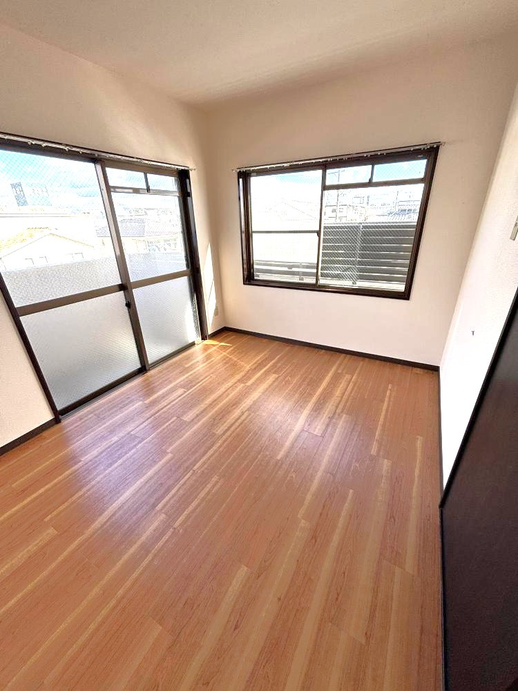 タウンコート二本木の洋室