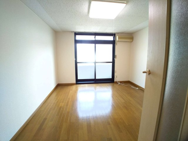 レオパレスＷＩＴＨ－Ａの居間・リビング|写真と異なる場合が御座います