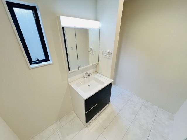 碧南市志貴町三丁目113番1『仲介手数料無料』新築戸建ての独立洗面台