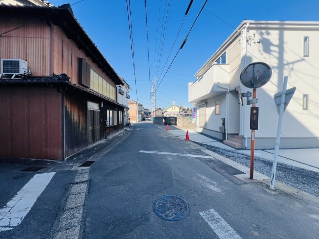 碧南市志貴町三丁目113番1『仲介手数料無料』新築戸建ての前面道路含む現地写真