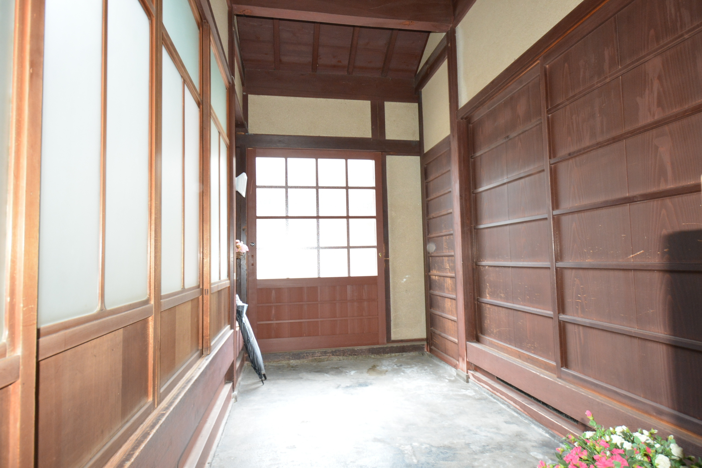 丹波市氷上町成松の中古一戸建の玄関