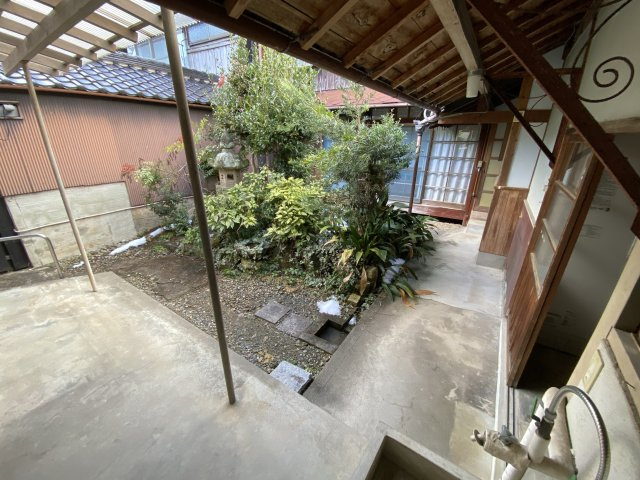 丹波市氷上町成松の中古一戸建のその他|中庭