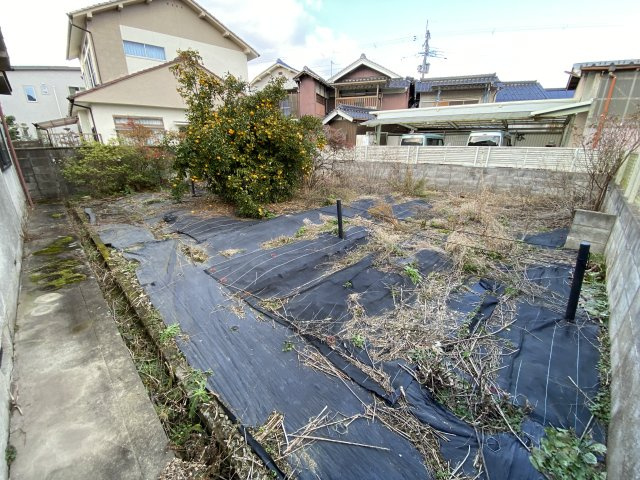 丹波市氷上町成松の中古一戸建の外観|駐車スペース・菜園スペース