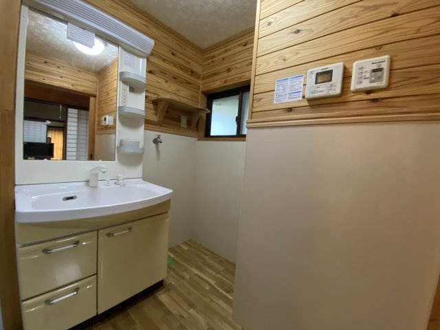 丹波市氷上町成松の中古一戸建の洗面所