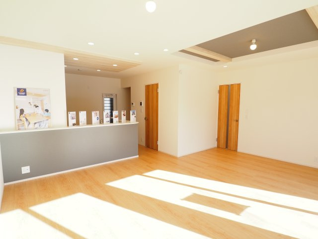 【居間・リビング】 | Blooming　Garden　伊達市梁川町中久保　２号棟 | ★内覧予約で新米4kg★