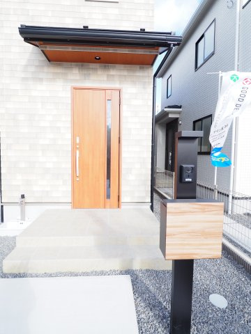 【玄関】 | Blooming　Garden　伊達市梁川町中久保　２号棟 | ★内覧予約で新米4kg★