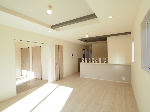 【居間・リビング】 | Blooming　Garden　伊達市梁川町中久保　３号棟 | ★内覧予約で新米4kg★