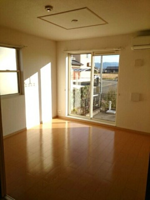 【居間・リビング】 | グレイス　Ｖｉｌｌａ　Ⅱ | 【グレイス　Ｖｉｌｌａ　Ⅱ】きれいな内装です