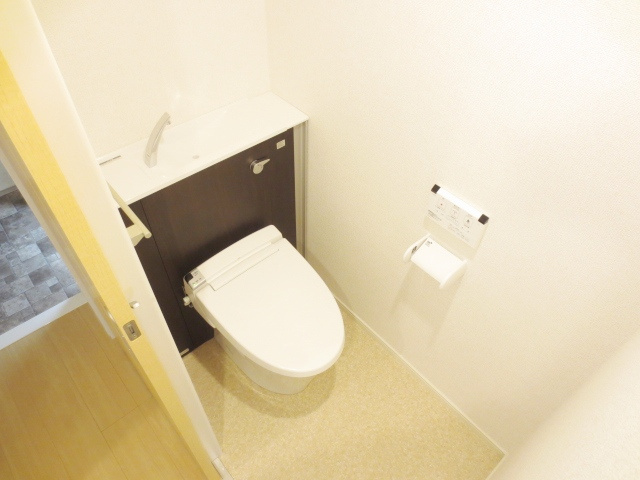 エクセレント　クローバーのトイレ|別号室の参考写真です。