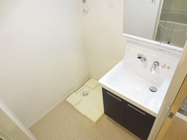 エクセレント　クローバーの洗面所|別号室の参考写真です。