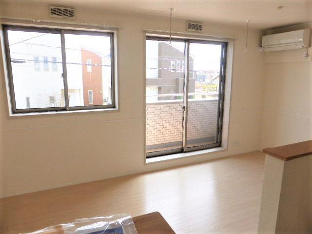 フィカーサ泉の居間・リビング|こちらの居間で趣味の時間をお楽しみください