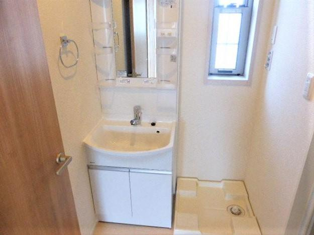 フィカーサ泉の洗面所|スペースが確保できる洗面所です