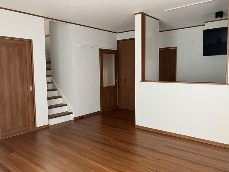 太田窪戸建の居間・リビング|リビングです