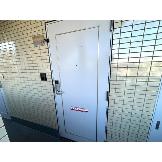 トワイ・ライト・ビルの玄関|玄関です