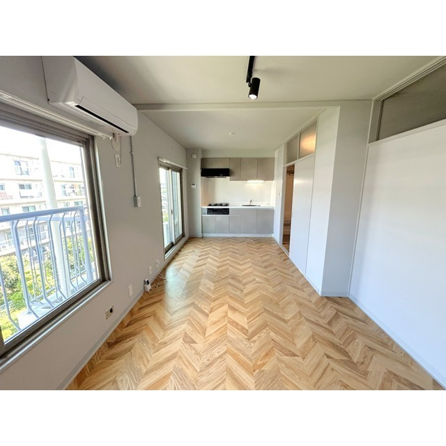 東大宮ハウス2号棟の居間・リビング|ゆったり過ごせる居間です