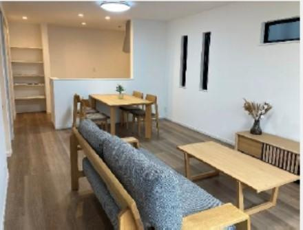 パークナードテラス大谷口の居間・リビング|こちらのリビングで趣味の時間をお楽しみください