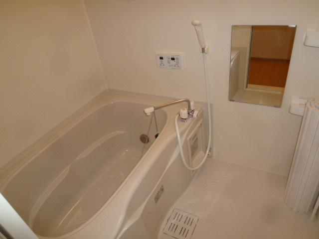 グランドソレーユの浴室|落ち着いた空間のお風呂です