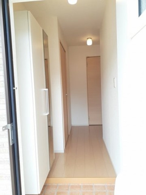 【玄関】 | ラ・ヴィーユⅢ | ゆったりとした玄関です