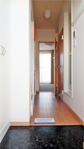 レオパレスフォレストスプリングの玄関|シンプルで使いやすい玄関です