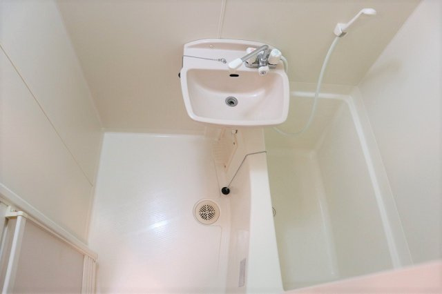 レオパレスフォレストスプリングの浴室|お風呂です