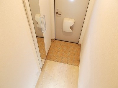 サンリット　法隆寺Ⅱの玄関|収納もある玄関です
