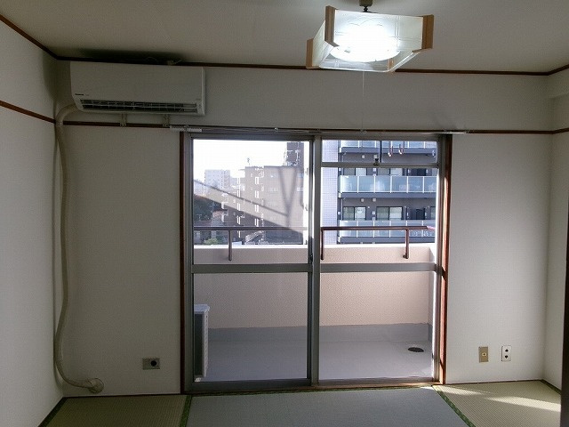 川口寿コーポの和室|明るい和室です