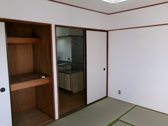 川口寿コーポの和室|くつろぎの場として、客間として、様々なシーンで活躍する和室です