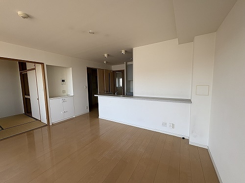 ヒューマインド博多アーバニスタの居間・リビング|リビングダイニングキッチン約１７．７畳