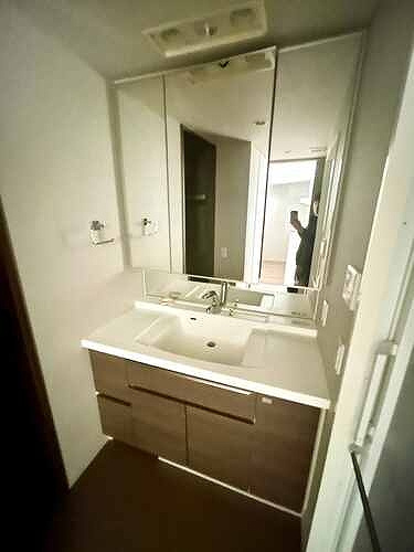 ライオンズ川口幸町グランフォートの洗面所|独立洗面台