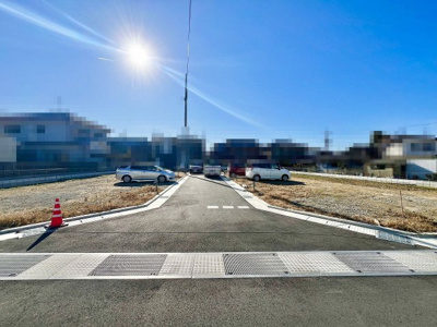 【前面道路含む現地写真】 | 阿弥　新築戸建　全９区画 | 【全９区画】Ｉ号棟：令和８年１月完成済、Ａ～Ｃ.Ｅ～Ｈ号棟：令和８年５月完成予定！資料請求だけでもお気軽にお問い合わせください！