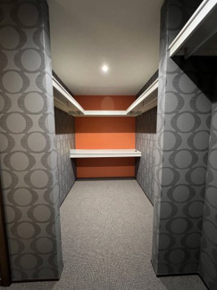 【収納】 | 越谷大成町 /積水ハウス高級邸宅「IS ROYÉ」/5LDK+2WIC | 豊富な収納に加え、遊び心のあるクロスを採用した上質な空間。日々の暮らしを心地よく彩り、室内全体のデザイン性をさらに高めてくれるWICです。