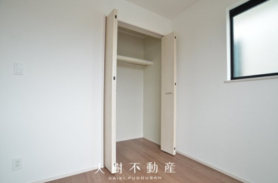 【洋室】 | 綾瀬市深谷中4丁目 新築戸建て 全2棟【仲介手数料無料】 | 2階　洋室3（6.1帖）クローゼット
