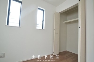 【洋室】 | 綾瀬市深谷中4丁目 新築戸建て 全2棟【仲介手数料無料】 | 2階　洋室4（5.25帖）クローゼット