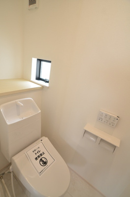 【トイレ】 | 綾瀬市深谷中4丁目 新築戸建て 全2棟【仲介手数料無料】 | 2階