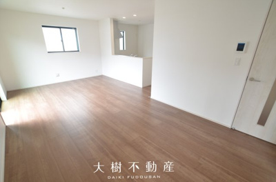 【居間・リビング】 | 綾瀬市深谷中4丁目 新築戸建て 全2棟【仲介手数料無料】 | □■当社なら諸費用を最大限削減できます■□