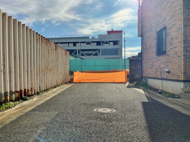 練馬区北町6丁目 限定1区画の前面道路含む現地写真|北西側約4.0ｍ公道
お車の出し入れはこちら側道路からになります
車の往来も少なく安心の立地