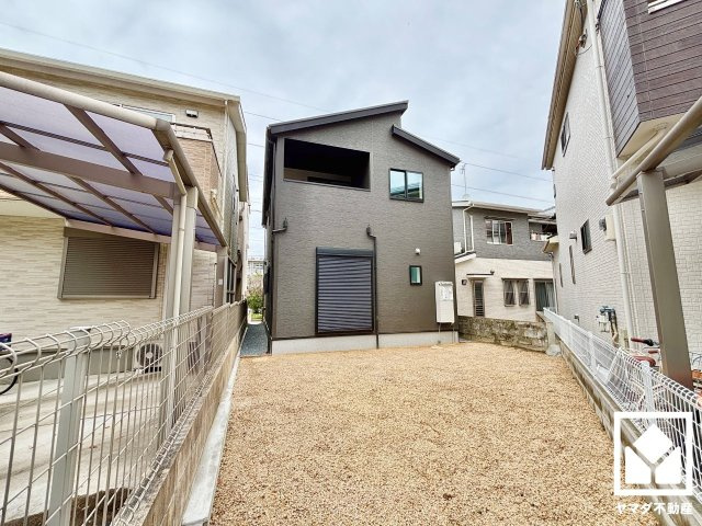 八幡市男山吉井　第１期１号棟の外観