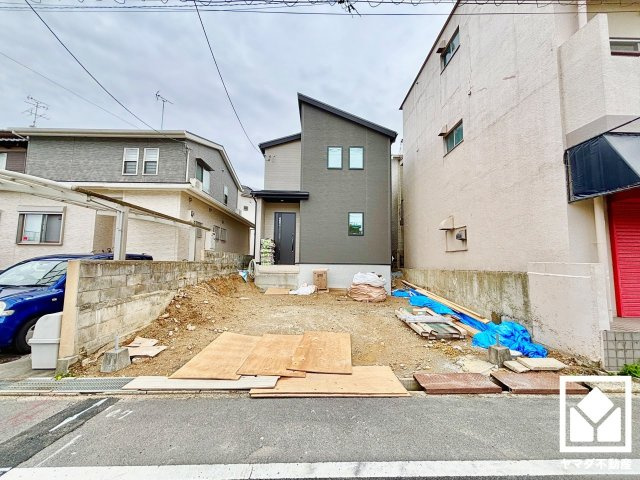 八幡市男山吉井　第１期１号棟の外観