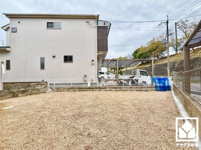 八幡市男山吉井　第１期１号棟の庭