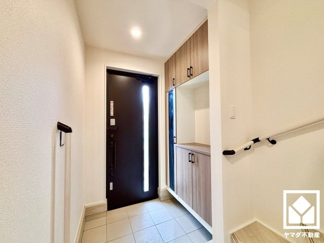 八幡市男山吉井　第１期１号棟の玄関
