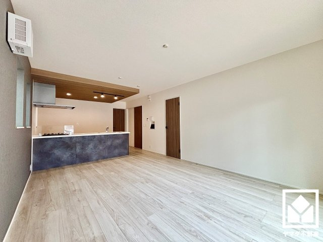 八幡市男山吉井　第１期１号棟の居間・リビング