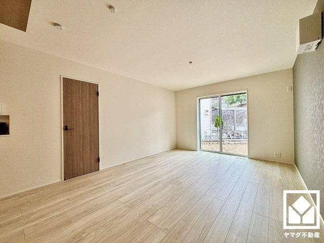 八幡市男山吉井　第１期１号棟の居間・リビング