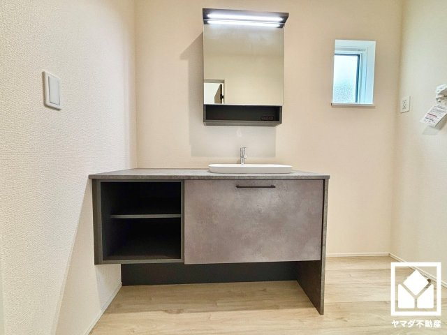 八幡市男山吉井　第１期１号棟の独立洗面台