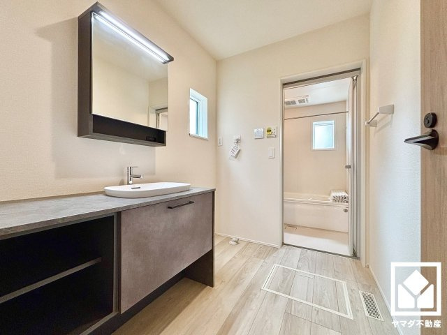 八幡市男山吉井　第１期１号棟の洗面所