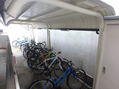 【その他共用部分】 | ジョイフル西宮北口Ⅰ | 駐輪場は屋根付きです