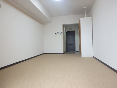 【居間・リビング】 | ジョイフル西宮北口Ⅰ | こちらのリビングで趣味の時間をお楽しみください