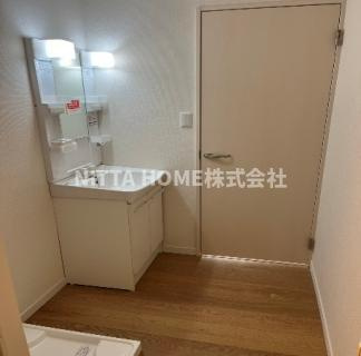 ハイツ森上Ⅱの独立洗面台|独立洗髪洗面台がついていて身支度に便利＊